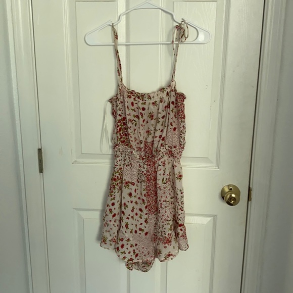 Floral Zara romper (worn once) smoke free. - Picture 1 of 2